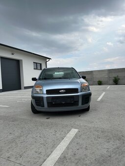Ford Fusion - 4