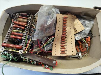 Tranzistory,rezistory,integrovane obvody a ine elek.suciastk - 4