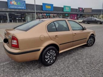 Predám Škoda Octavia 1.6i SR Elegance M5 5d S klímou - 4