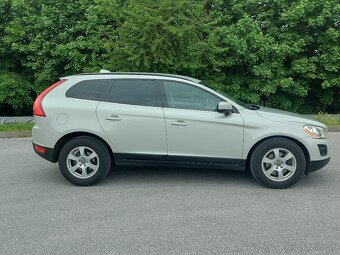Volvo XC60 D5 AWD Momentum Geartronic - 4