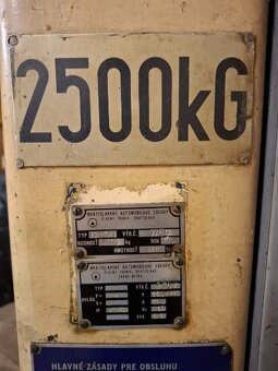 Dvojstlpovy zdvihák 2500kg. - 4