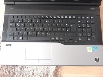 17" Fujitsu Lifebook / Intel core i5 / 256gb ssd / 8gb ram- - 4
