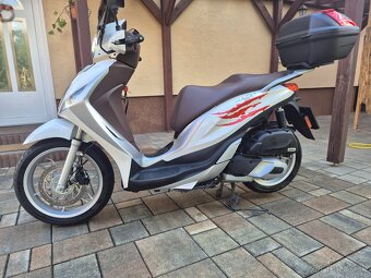 Skúter PIAGGIO Medley 125 ABS - 4