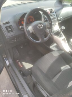 Predám Toyotu Auris 2,0D - 4