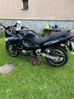 Suzuki gsxf 750 - 4