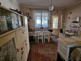 Pozemok o výmere 4543 m2 so starším RD na predaj - 4