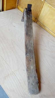 Starožitný naklepávač na kosu - 4