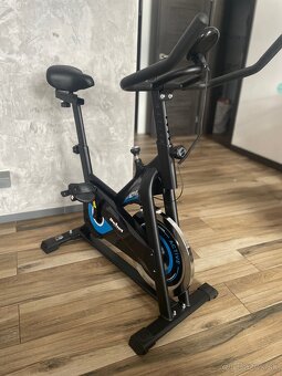 Spinningový bicykel REBEL RBA-1008 - 4