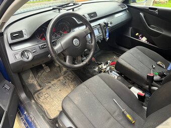 VOLKSWAGEN PASSAT r. 2005 - 4