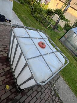 Predám nádrž na vodu 1000 L - 4
