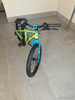 Predám detský bicykel 20kola Cube 200Acid Disc zltomodry - 4