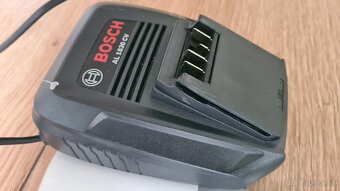 Predám rýchlo nabíjačku BOSCH AL 1830 CV - 4