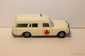 Matchbox SF Mercedes Benz Binz ambulance - 4