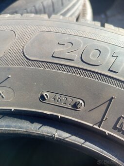 215/70R15C - 4