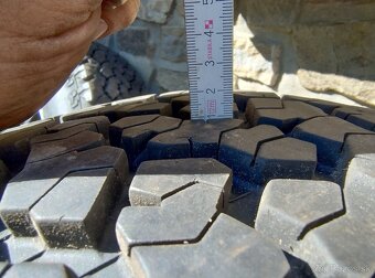 235/85r16 - 4