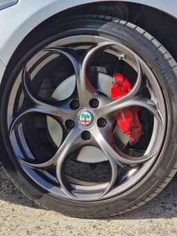 Alfa Romeo Giulia 2.0GME 147KW AT8 Dovoz z CZ Plná servisná - 4