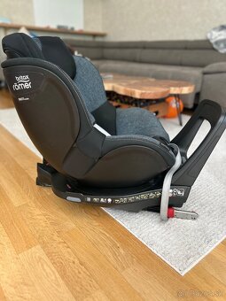 Britax Römer Dualfix i-size - 4