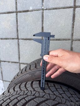 KUMHO WinterCraft WP71 245/45 R17 - 4