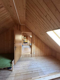 VKUSNE REKONŠTRUOVANÁ S CITOM ZARIADENÁ SLNKOM ZALIATA CHATA - 4