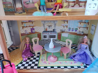 Barbie dom s barbie bábikami, bazénom, autom a prísluš. - 4