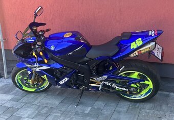 Yamaha R1 - 4