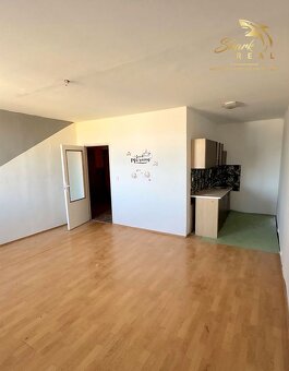 Na predaj 2-izbový byt na kompletnú rekonštrukciu - 4