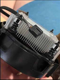 Predám  orginál chladič na AMD RYZEN 5 5600x - 4