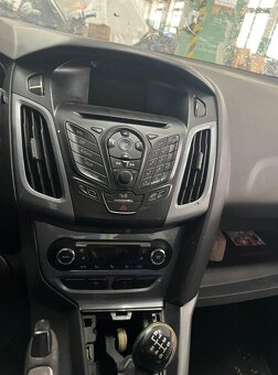 Rozpredám na diely Ford Focus mk3 HB combi - 4