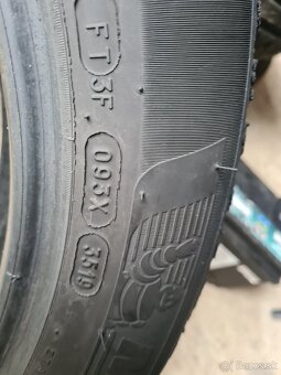 Predám zimné pneu 215/55r17 - 4