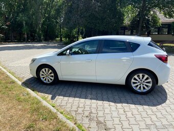 Opel Astra J 1.6 Turbo benzín - 4