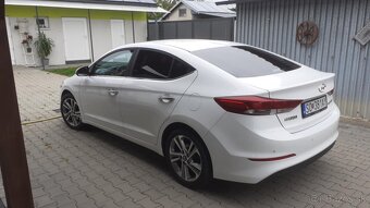 Hyundai Elantra - 4