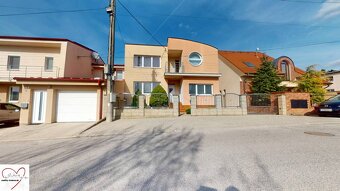 Priestranný, dvojpodlažný dom v tichej ulici, v centre - 4