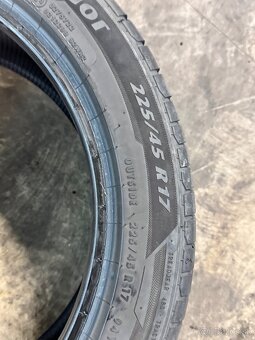 225/45R17 - 4