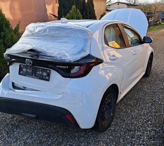 Predám Toyotu Yaris 1.5 Hybrid, na náhr. diely - 4