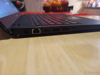 DELL Latitude 3580 - 15.6" / i5 / DDR4 / SSD / AMD grafika - 4