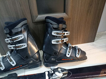 lyže Atomic a lyžiarky nordica - 4
