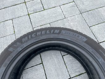 235/65 R17 Michelin letne - 4