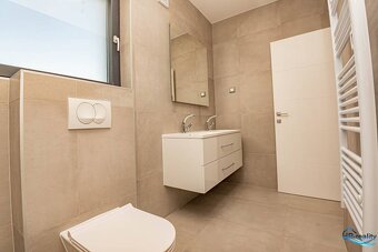 ☀Vodice(HR)-novopostavená vila, záhrada, bazén, výhľad na mo - 4