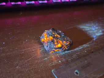 Minerál Sodalit - UV aktívny/fluorescenčný - 4