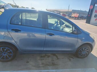 YARIS 1.0 B 5D - 4