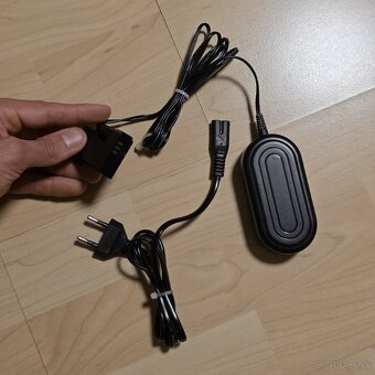 Canon ACK-E10 napájací adaptér (trvalé napájanie) - 4