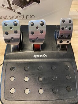 Logitech: volant, pedale, riadiaca paka a drziak - 4