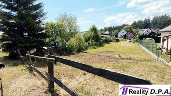 Stavebný pozemok Valča 1014 m2, všetky IS - 4