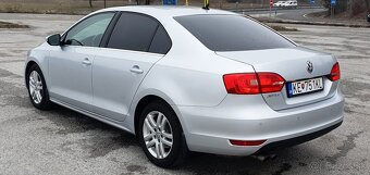 Volkswagen Jetta 2,0 TDI Highline manuál - 4