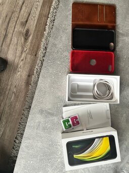 Iphone SE 2020 ( 2. generácia) 64GB cierny - 4