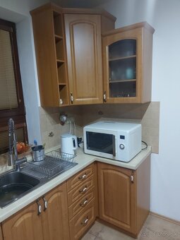 Kuchynská linka + elektrospotrebiče + stoly a stoličky - 4