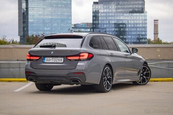 BMW Rad 5 Touring 530d mHEV xDrive A/T / ZÁRUKA / - 4