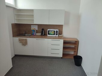 Kancelárske a skladové priestory na Vajnorskej ulici na pren - 4