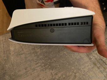 Predám místo nové len rozbalené PS5 E-chase 1TB - 4