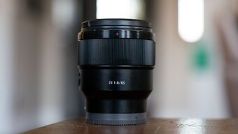 Sony FE 85mm f/1.8 (Full Frame, E-mount) - 4